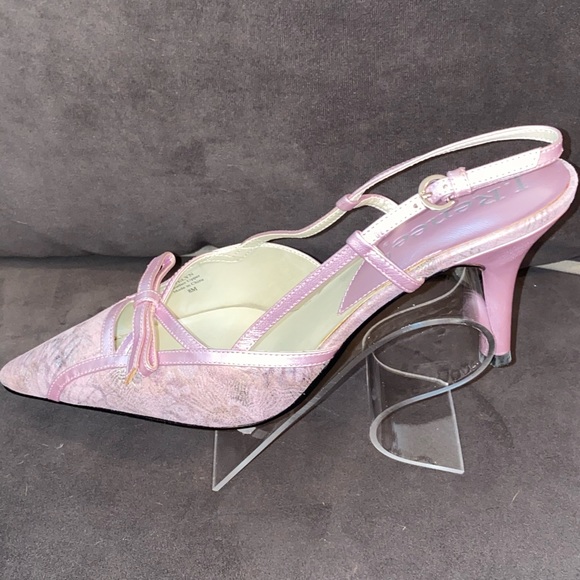 High Heels - Picture 2 of 4